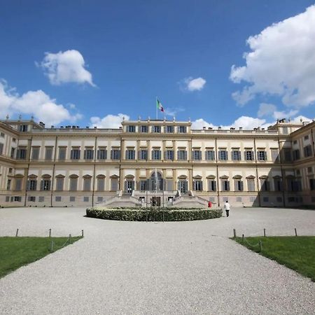 Monza Centro-Milano-Como,Suite Vicino Stazione Экстерьер фото